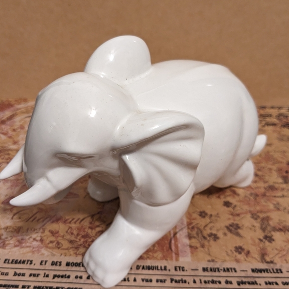 Vintage White Porcelain Elephant Figurine/5” Tall/Unmarked/Fine Quality/EUC - Picture 6 of 6